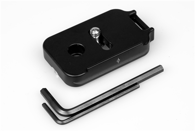 Arca-Swiss camera plate for Fuji X-H1 X-H2S GFX100 featuring integrated stainless steel QD socket.