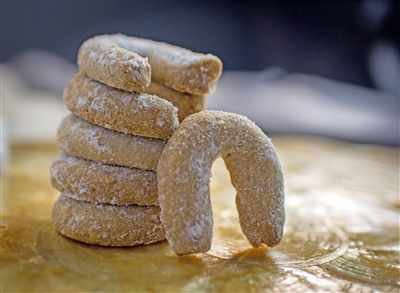 Bakery Mexican Horse-Shoe Walnut Cookies - 1 LB