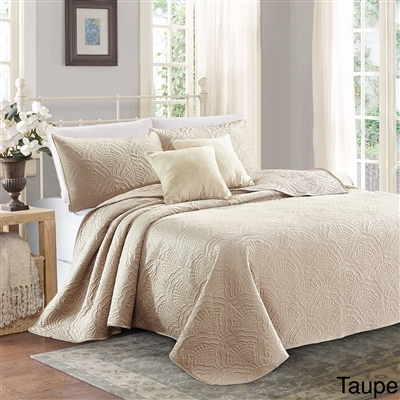 Sherry Kline Shell 3-piece Luxury Embroidered Velvet Quilt Set (5 Colors Available)
