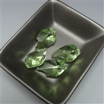 Package of four crystal leaf pendants (26x16mm), peridot
