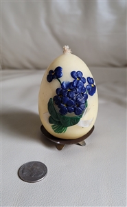 Egg candle with metal base blue flowers accents