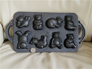 The Cook's Bazaar cast iron Bears baking pan kitchen accessories