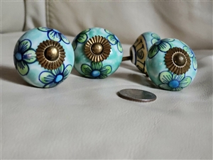 Vintage round porcelain porcelain door knobs 
In hand painted floral decor home decor