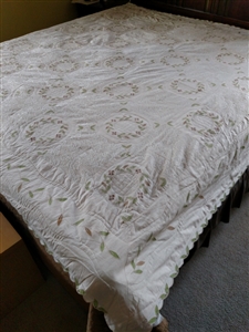 Elegant cotton quilted throw embroidery design
