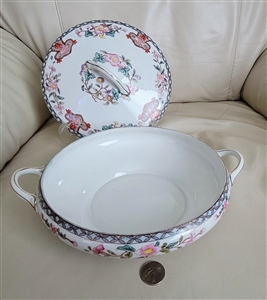 Antique Noritake Berkeley 1912 lidded round vegetable bowl with side handles and matching lid featuring a central handle and hand-painted floral designs