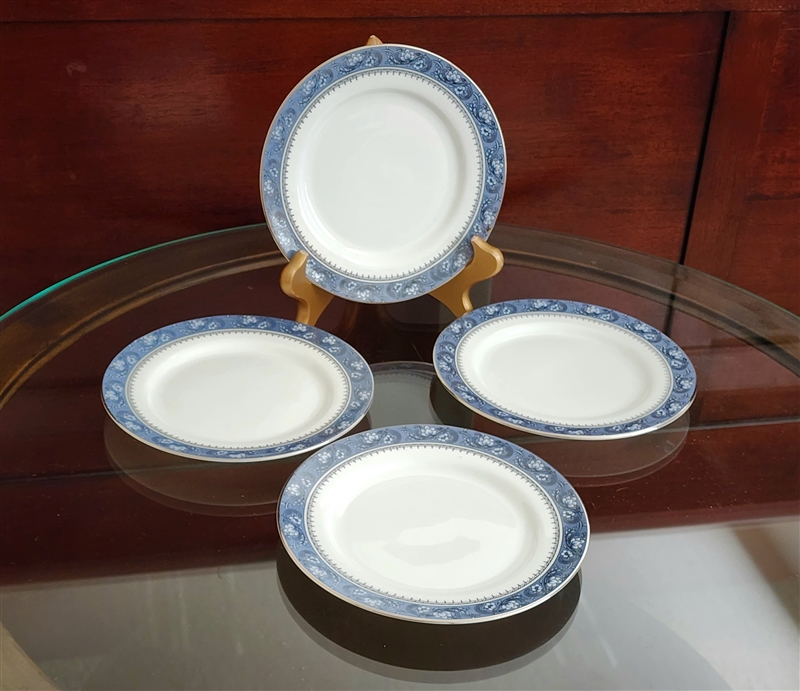 Blue Mist Aynsley England plates in floral decor blue and white colors porcelain