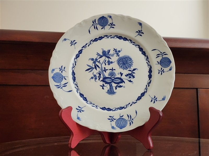 Warwick dinner plate Blue Onion design 10 in elegant table serving accessory and display plate