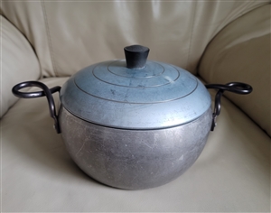WARE EVER aluminum lidded cooking pot