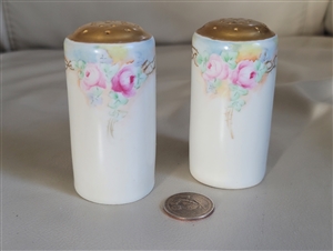 Donisthorpe elegant porcelain shakers