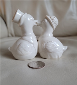 Porcelain kissing ducks Japanese set of shakers