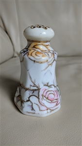Rose decorated shaker in embossed porcelain design