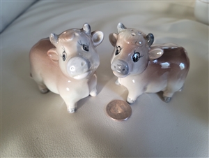 Otagiri Japan 1981 porcelain beige and brown cow salt and pepper shaker set