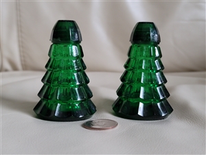 Green glass Christmas tree shakers set