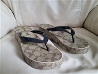 New old stock Coach Lynn signature khaki canvas platform wedge flip flops size 10 B