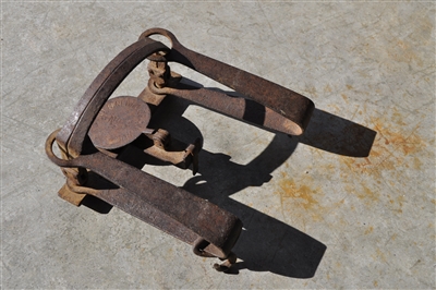 S Newhouse Oneida Iron hunting trap No 3 tools