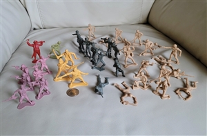 Plastic multicolor toy soldiers and pirates