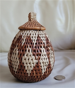 Geometrical pattern seagrass woven basket storage