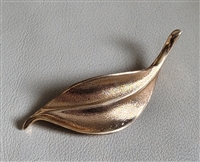 LC LIz Claiborne satin gold leaf brooch women jewelry  collectible gifts for any occasion