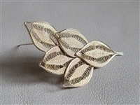 Filigree design gold tone leaves design brooch collectible vintage women jewelry