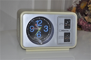 Soundesign AM radio alarm clock electric