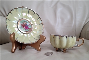 Amazing teacup and saucer in olive green Japan