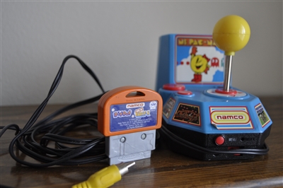 2005 namco ms pac man plug and play joystick controller with game