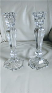 Crystal candle holder set in flowing lines design