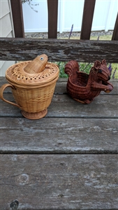 Pedestal Frog Squirrel holding nut woven baskets
