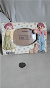 Vintage Life Echoes ceramic 3D embossed picture frame with Raggedy Ann and Andy figures