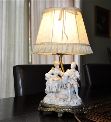 Boudoir vintage accent lamp with shade