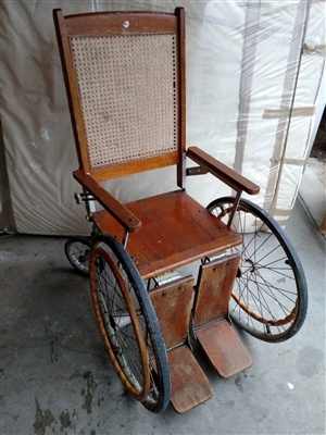 Antique 1900s mobile wheelchair
