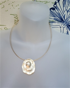 Jones NJ gold tone necklace chocker with pendant