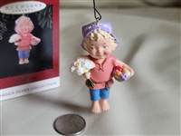 Hallmark Garden Elves Daisy Days boy ornament 1994