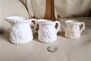 Porcelain measuring cups set of three