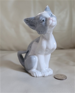 Lladro porcelain cat by Salvador Debon 1981