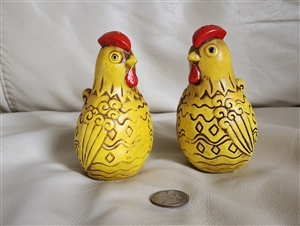 Ceramic yellow chickens hens set of two vintage salt and pepper shakers kitchen accessories