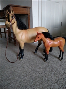 Large toy Horses set by Battat