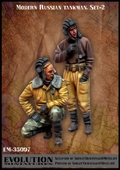 Modern Russian Tank Crew 2 Figures