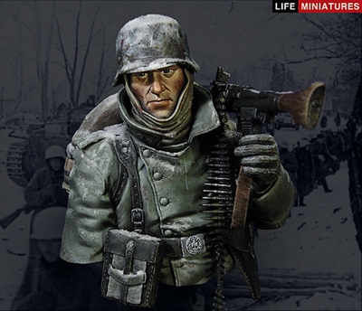 Life Miniatures Confronted with "General Winter" WW2 German MG34 Gunner, Outskirts of Moscow 1/9 scale bust.