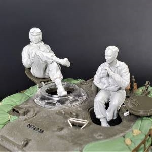 PA35-149 â€œEasy riderâ€ Sherman tank turret set, 1/35 scale resin figure, (2 figure set)