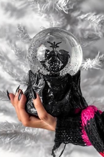 KILLSTAR Within Darkness Snowglobe [BLACK]