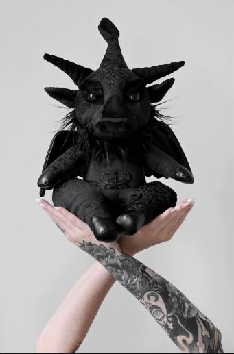 KILLSTAR DARK LORD: VICTORIANA Plush Toy KREEPTURES