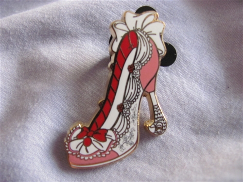  One Piece Pins Going Merry Ship Pin : Clothing, Shoes