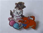 Disney Trading Pin 161541     Uncas - Berlioz, Marie and Toulouse - Aristocats - Playing with Yarn