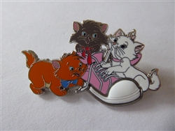Disney Trading Pin 161542     Uncas - Toulouse, Berlioz and Marie - Aristocats - Playing with Shoe