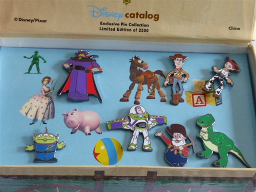 Disney Trading Pins 17729 Disney Catalog - Toy Story 2 Andy's Toy Box Boxed  Set (7 Pins)