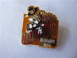 Disney Trading Pin  4441 Disneyland Hotel CM Thanksgiving 1992