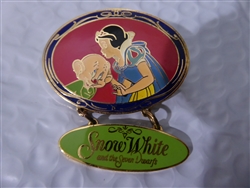 Disney Trading Pin 5504 Mickey & Pals Sweet Kiss Pin Series (Snow White)