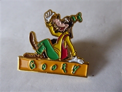 Disney Trading Pins 81431     Waving Goofy Sitting on Orange Goofy Sign