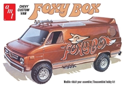 AMT ... CHEVY VAN 1975 FOXY BOX 1/25